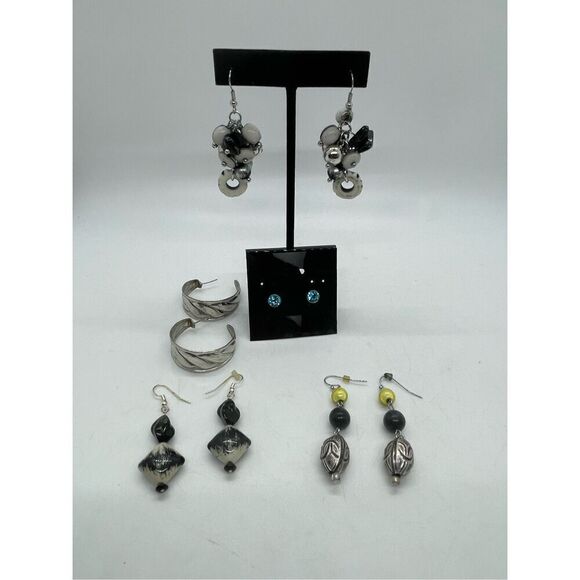 Bundle Lot Vintage Costume Pierced Earrings 5 pair - Picture 11 of 11